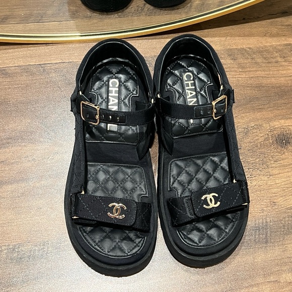 Chanel Interlocking CC logo Sandals - Picture 4 of 8
